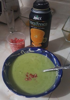 Una foto de Crema de aguacate al tequila
