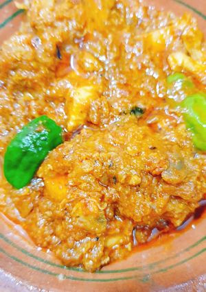 A picture of Mughlai chicken handi.