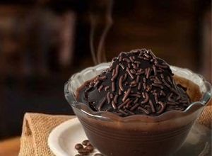 Foto di Tortino al Cioccolato senza zucchero e glutine in Airfryer, con Ganache al Cocco