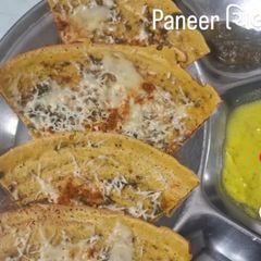 A picture of Paneer Besan Chilla.
