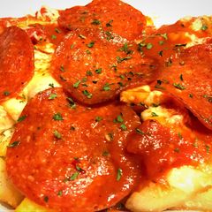A picture of Pizza fries.
