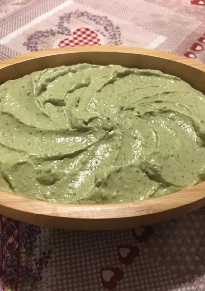 Una foto de Lactonesa de albahaca y cilantro (dip)