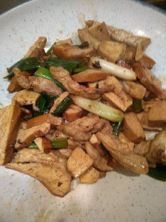 蔥爆豆干肉絲（低醣生酮餐）（便當菜）（簡單料理） 的食譜成品照片