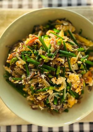 รูปของ เห็ดหูหนูเส้นผัดกุยช่ายกับไข่🍄🥚🍳