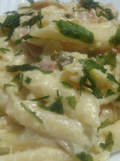Una foto de Macarrones con nata y bacon