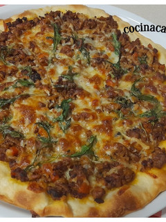 Una foto de Pizza boloñesa -con masa casera-