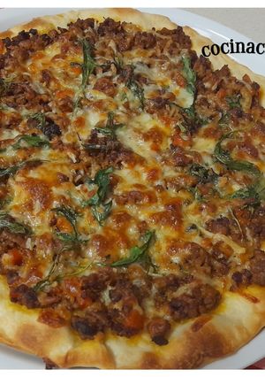 Una foto de Pizza boloñesa -con masa casera-