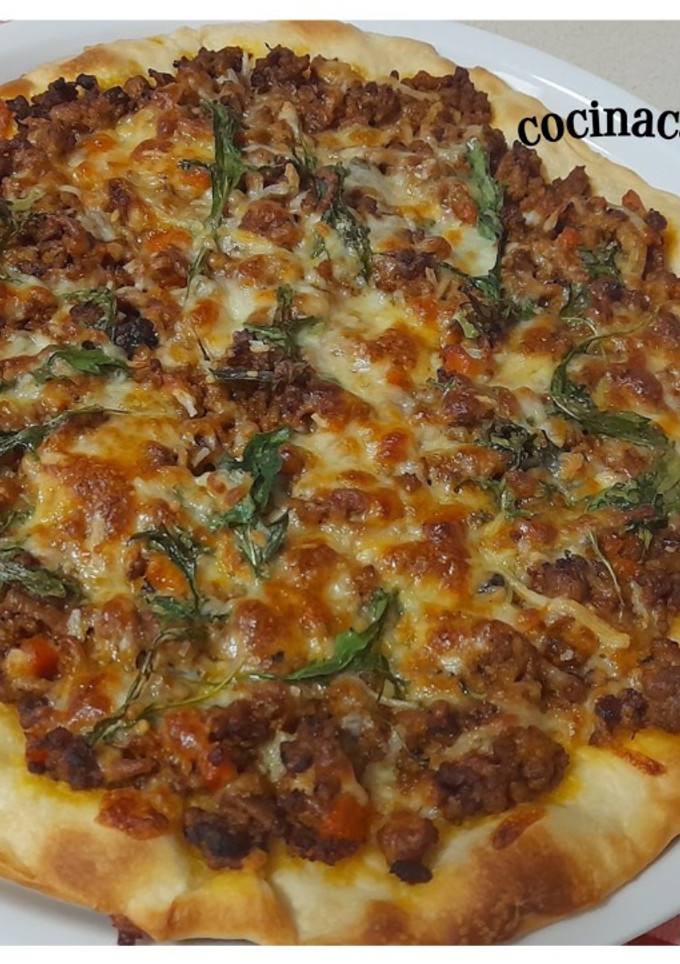 Una foto de Pizza boloñesa -con masa casera-