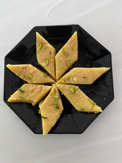 A picture of Semolina barfi.