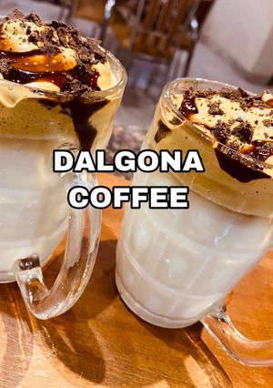 डालगोना कॉफ़ी (Dalgona coffee recipe in Hindi) रेसिपी मुख्य फोटो