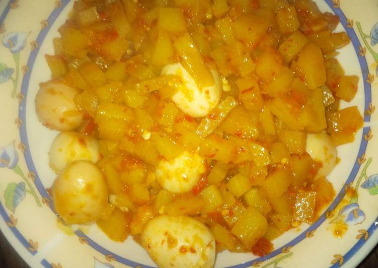 Kentang balado plus telur puyuh