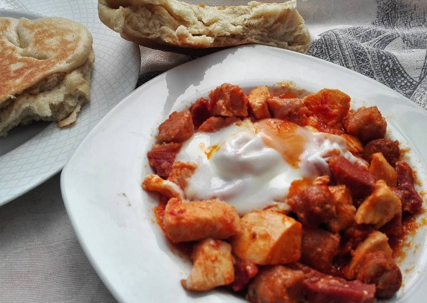 Pollo con chistorra y longaniza