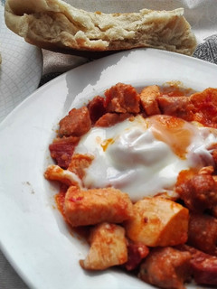 Una foto de Pollo con chistorra y longaniza