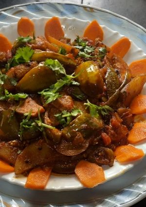 A picture of Nagpuri style Wanga batata saoji masala zhanzhanit bhaji (brinjal potato sabji).