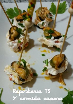 Foto principal de Bocaditos de mejillón con crema de queso (explosión de sabor)