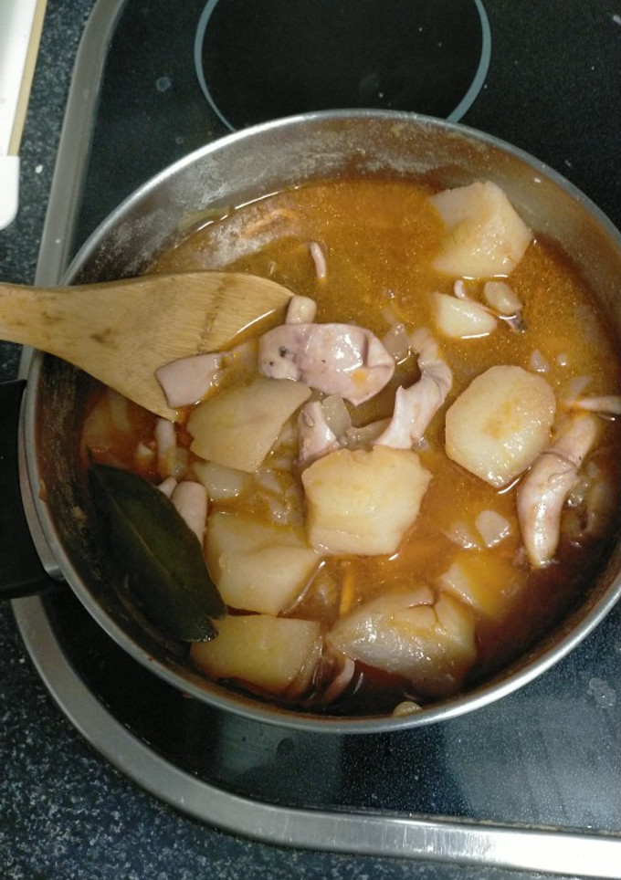 Una foto de Patatas con chipirones