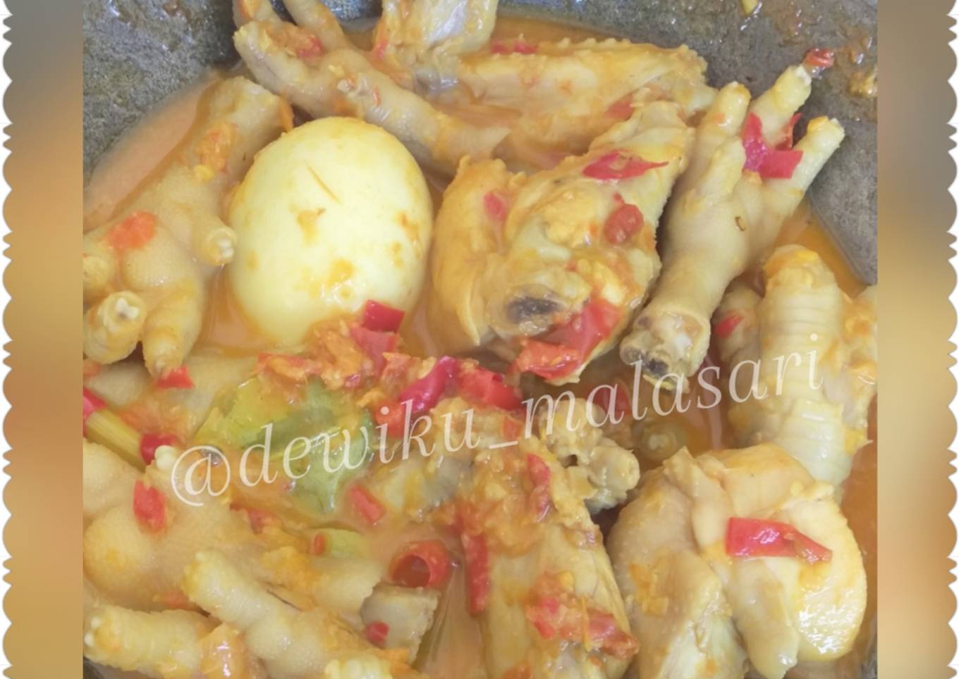 Sayap dan ceker ayam bumbu kuning pedas