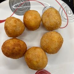 A picture of Corn cheese balls.