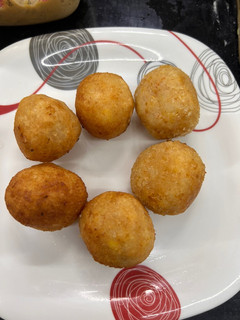 A picture of Corn cheese balls.