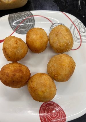 A picture of Corn cheese balls.