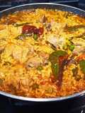 Arroz con costillejas, judías verdes y guisantes