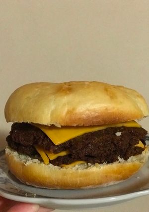 Una foto de Receta de Pan casero de hamburguesa y hamburguesa casera