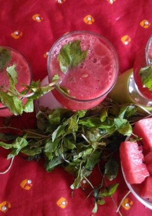 A picture of Watermelon sharbat.