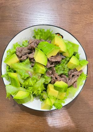 Hình của món Salad Bò- Bơ.