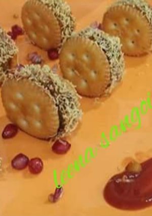 A picture of Dabeli biscuit sandwich.
