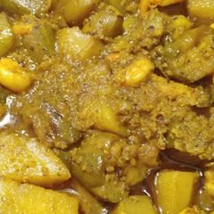 A picture of Prawn  pointed gourd curry.