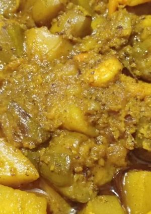 A picture of Prawn  pointed gourd curry.