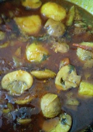 A picture of Potato mushroom curry.