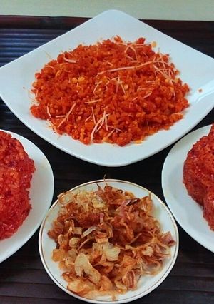Hình của món Xôi gấc và xôi gấc vò.
