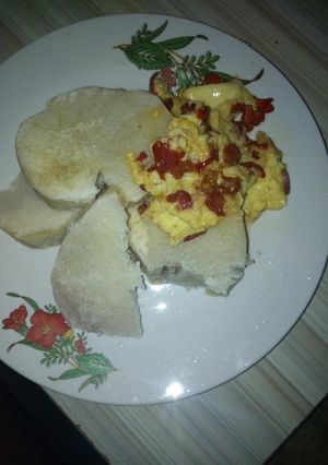 A picture of Yam and egg sauce.