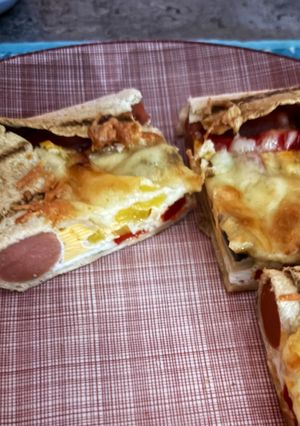 Φωτογραφία της συνταγής Τορτίγια Φωλιά με Λουκάνικα και Αυγά
