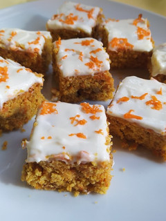 Una foto de Cuadrados Carrot Cake / Zanahoria & Avena