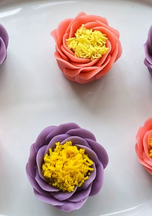 A picture of Bing Pi (Snow Skin) Peony Mooncake (冰皮牡丹月餅).