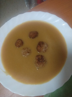 Foto principal de Sopa de ajo con albóndigas
