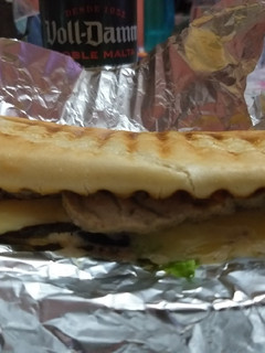 Una foto de Bocata de lomo acompañado