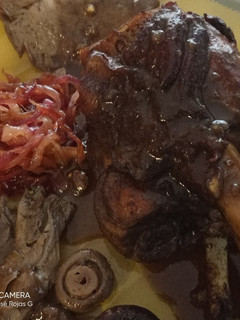 Una foto de Codillo de cerdo al horno 🐷🐽
