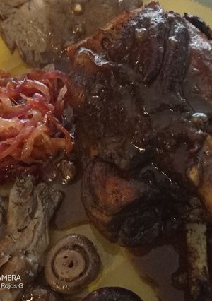 Una foto de Codillo de cerdo al horno 🐷🐽