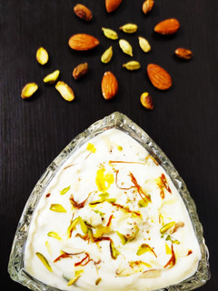 ஸ்ரீகண்ட் (Shrikhand) செய்முறை முக்கிய புகைப்படம்