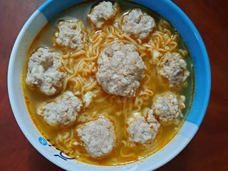 บะหมี่กึ่งฯต้มยำหมูก้อน