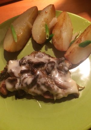 Óvári karaj, fokhagymás új krumplival recept fotója