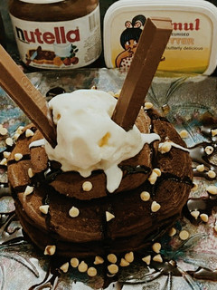 ચોકલેટ પેન કેક(Chocolate pancake recipe in gujarati) રેસીપી મુખ્ય ફોટો