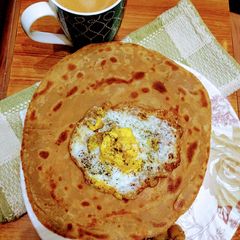 A picture of Khasta Karara Paratha.