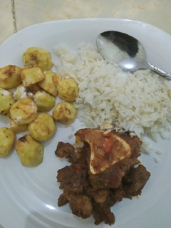 A picture of Stewed Beef, deep fried potatoes served with boiled rice.