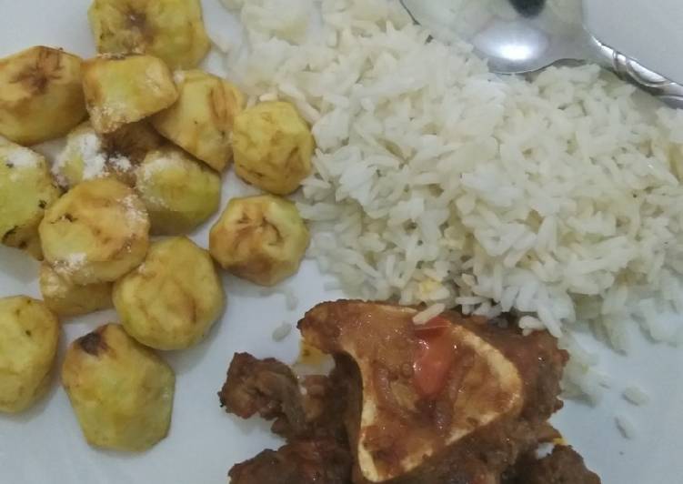 Step-by-Step Guide to Make Perfect Stewed Beef, deep fried potatoes served with boiled rice