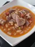 Alubias blancas con oreja y chorizo al estilo de pepa