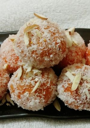 A picture of Coconut laddoo.